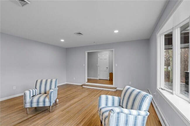 Building Photo - 141 Congdon Dr