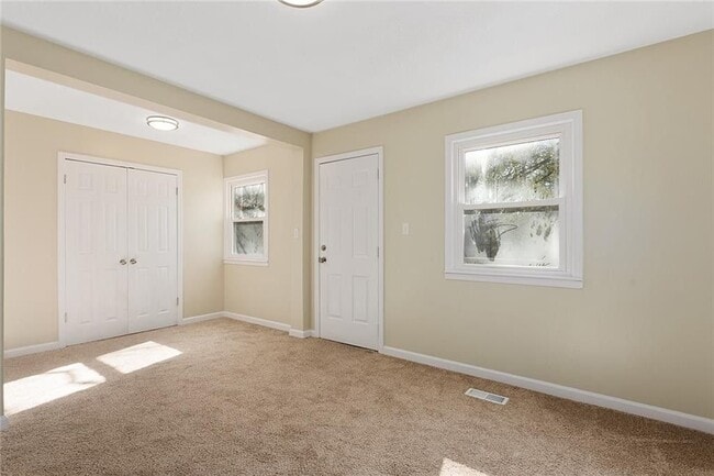 Building Photo - 2619 NE 39th Terrace