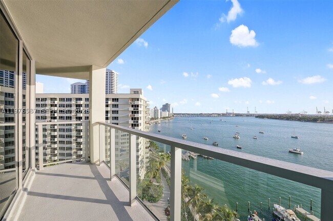 Foto del edificio - 1500 Bay Dr E