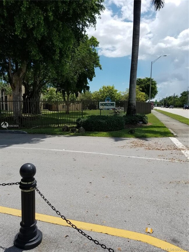 Foto del edificio - 8045 SW 107th Ave