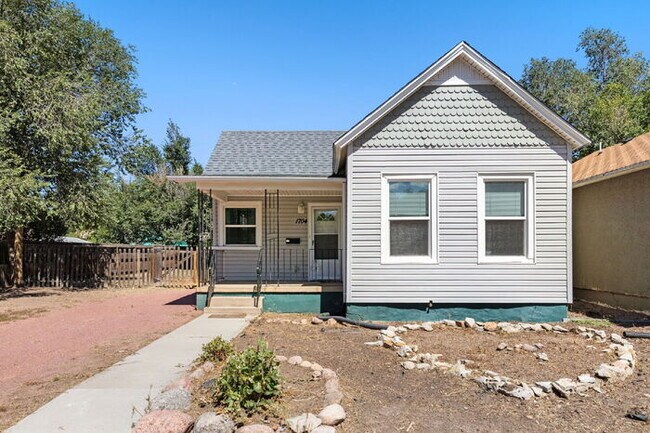 Building Photo - Refreshed 2-Bedroom Westside Home with New Carpet and Detached Garage Near Red Rock Canyon Open S...