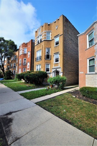 Building Photo - 6240 N Sacramento Ave