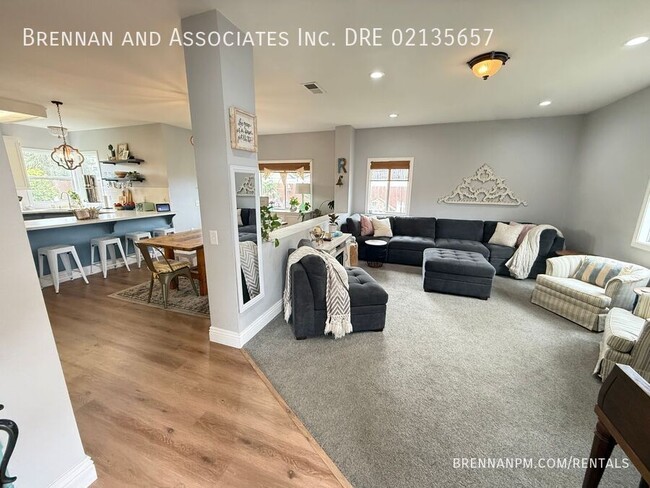 Foto del edificio - 1415 Granite Hills Dr