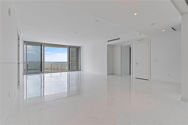 Building Photo - 300 Biscayne Blvd Way