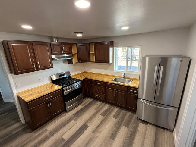 Photo - 738 E Roeser Rd House