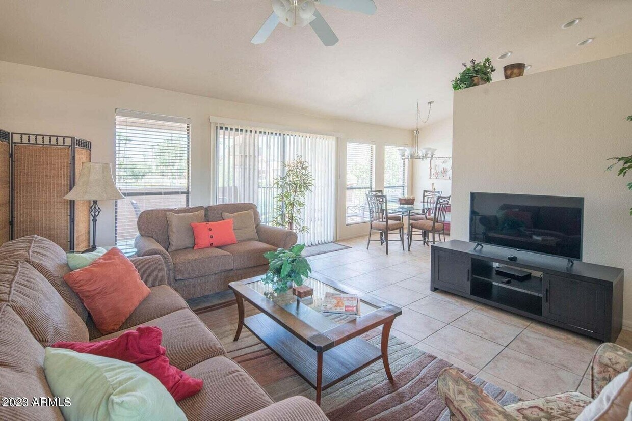 Foto principal - 9707 E Mountain View Rd
