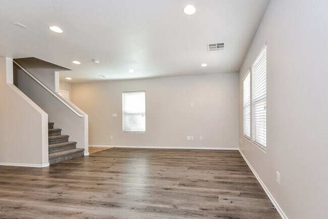 Foto del edificio - 7921 Point Oaks Ct