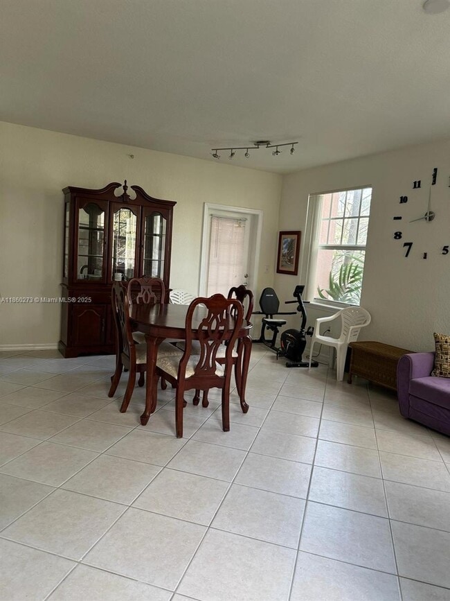 Foto del edificio - 6634 W Sample Rd