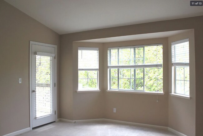 Foto del edificio - 5873 Lake Crowley Pl