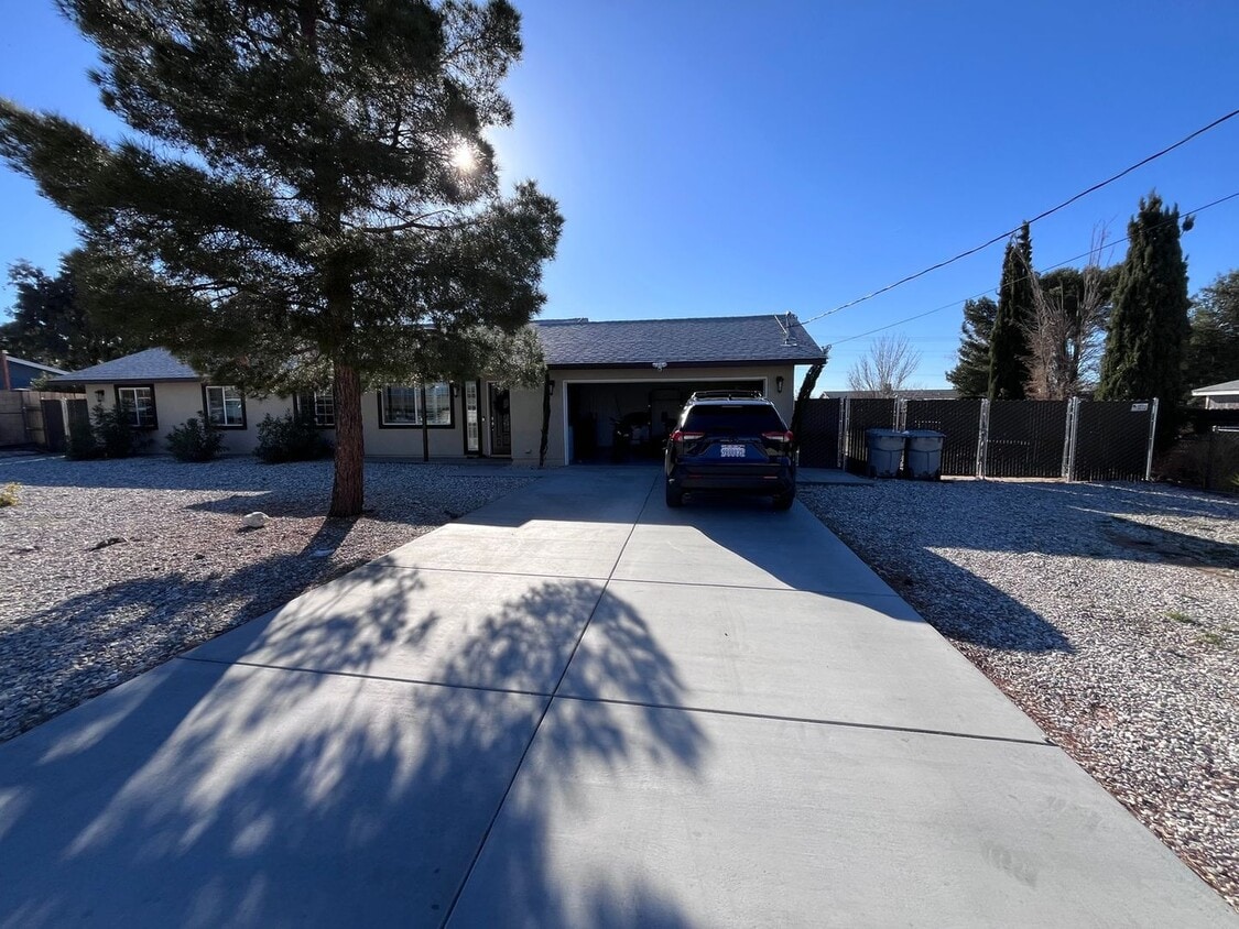 Primary Photo - Charming 4BR House in Hesperia