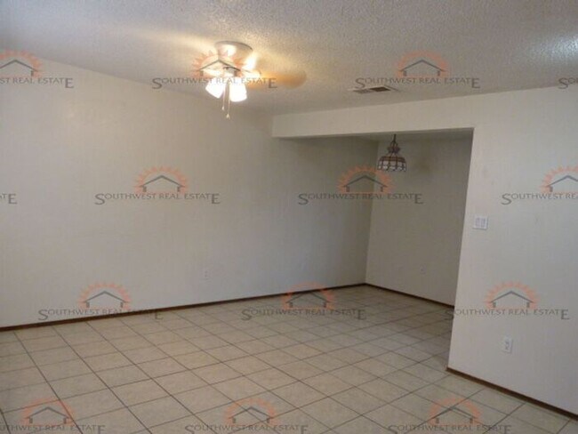 Foto del edificio - Spacious 2 bedroom 1 bath with a fireplace!