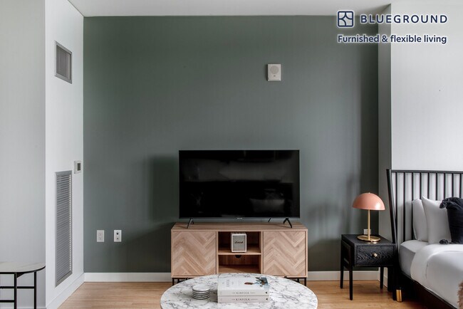 Foto del edificio - 521 Stadium Pl S