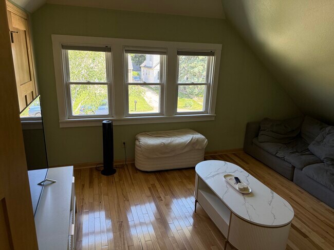 Foto del edificio - 6215 N Willow Glen Ln