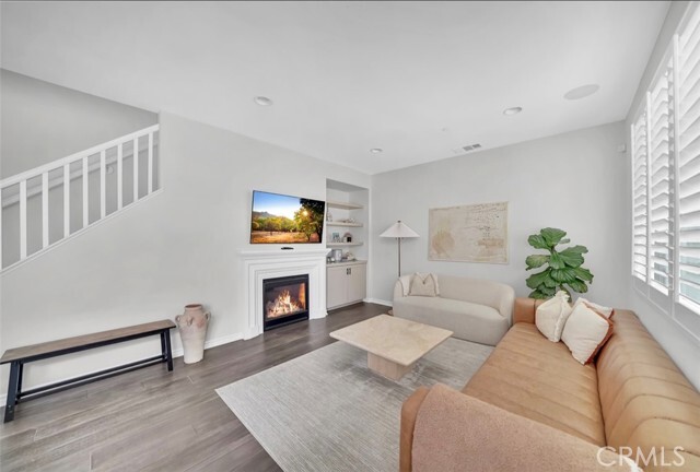 Foto del edificio - 5086 Burgundy Ln