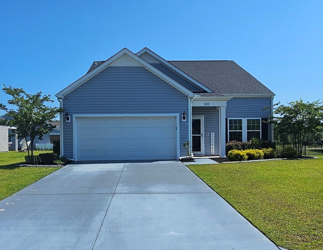Primary Photo - Live where charm meets convenience-Glenmoo...