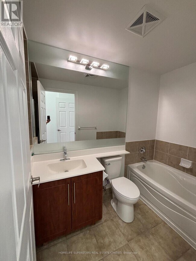 Photo du bâtiment - 310-2310 Burnhamthorpe Rd W