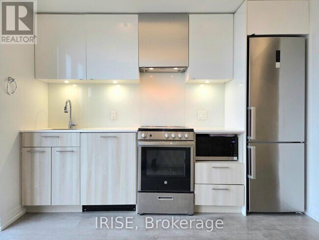 Building Photo - 251 Jarvis St