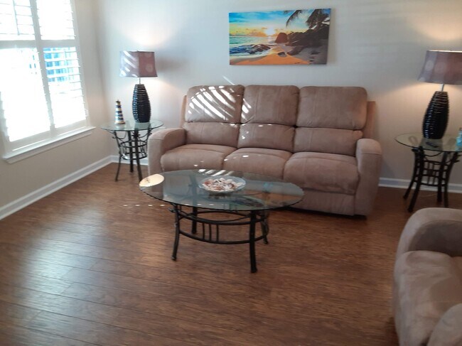Building Photo - 2252 Beach Dr