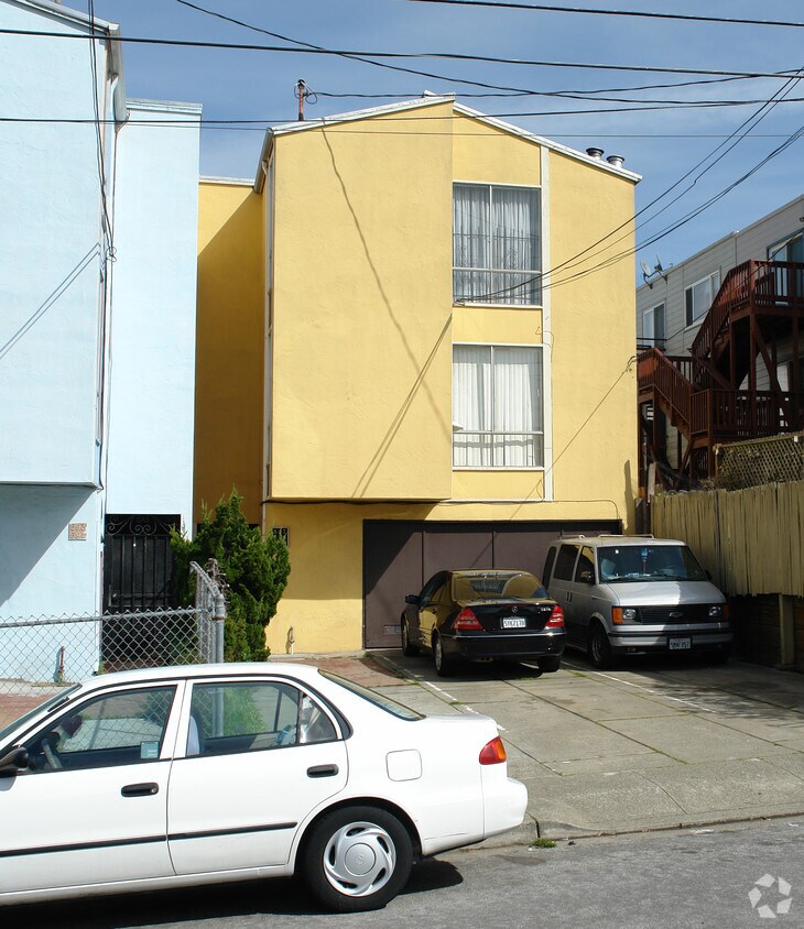 Primary Photo - 595-597 Sylvan St