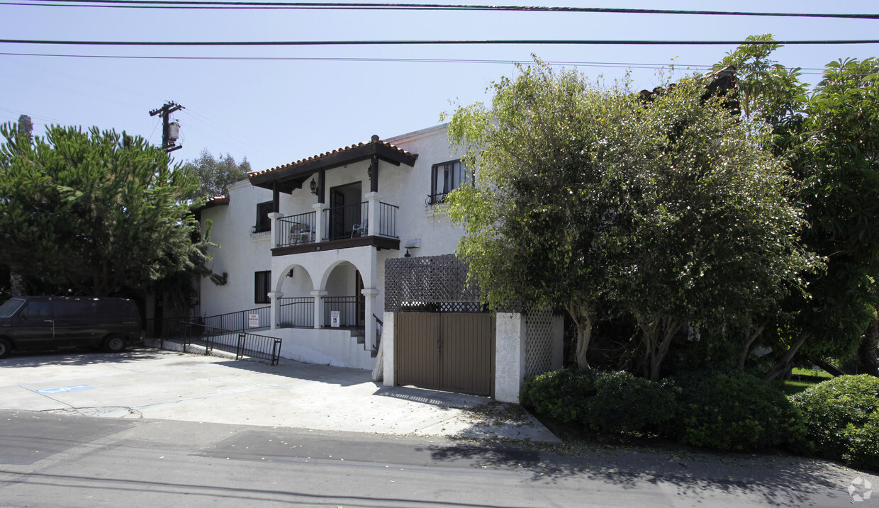 Building Photo - Hacienda By The Sea