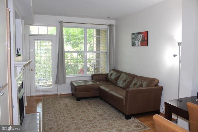 Building Photo - 2663 Manhattan Pl