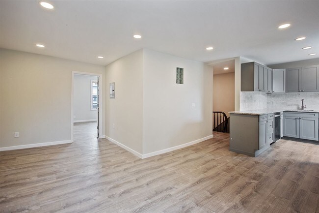 Building Photo - 267 Griffith St