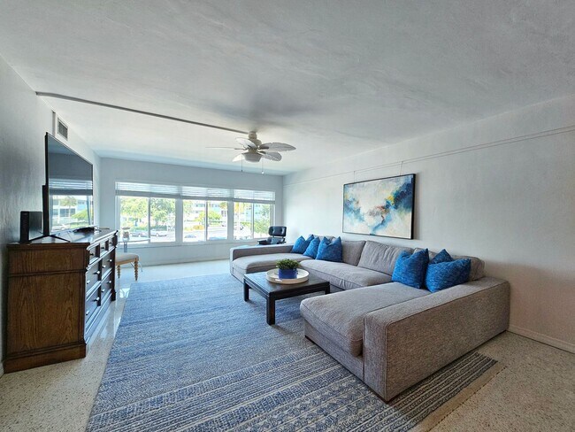 Foto del edificio - Fully Furnished 2 Bedroom 2 Bath St. Pete Beach Condo!