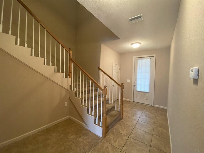 Foto del edificio - 7095 N Blue Angel Pkwy