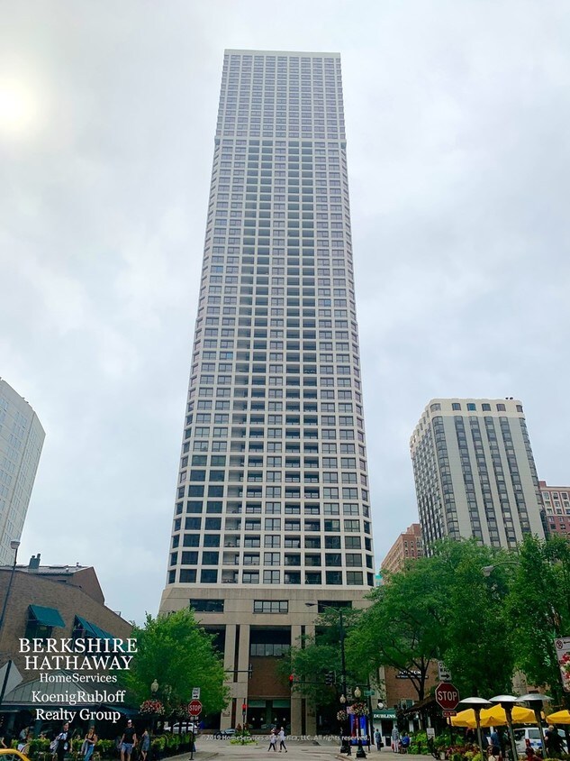Foto principal - 1030 N State St