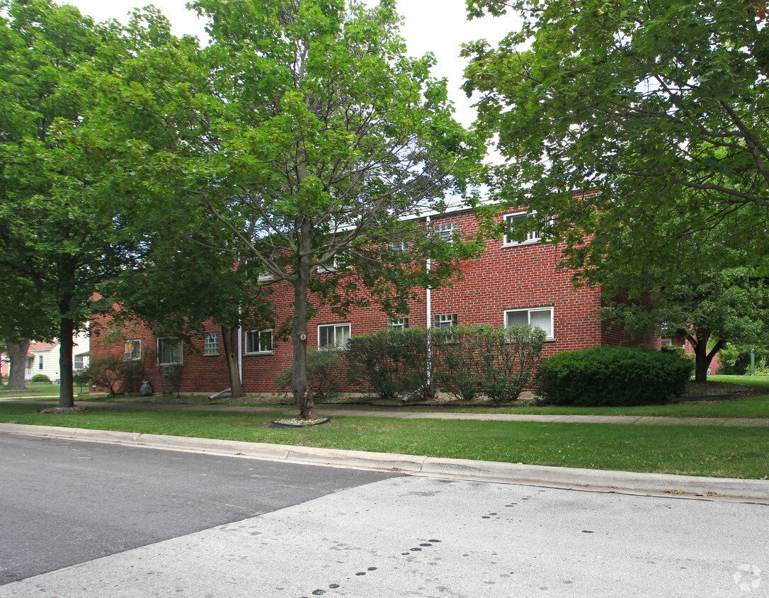 Building Photo - Prairie Path Court