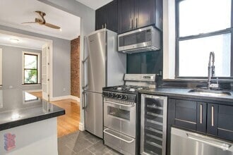 Building Photo - 722 10th Ave