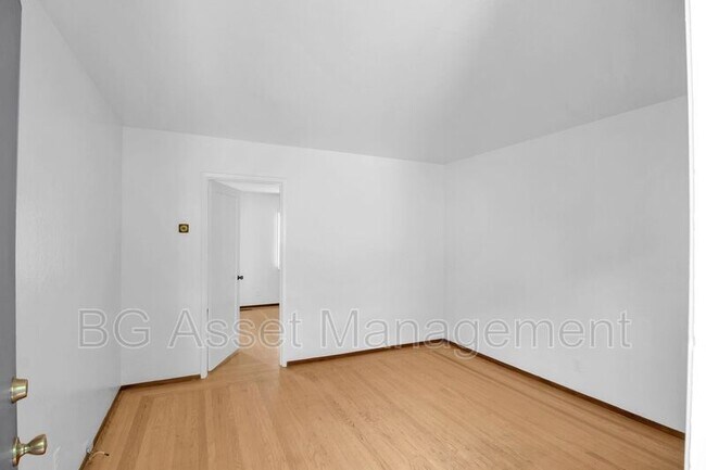 Foto del edificio - 3023 Yolo Ave