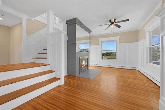 Building Photo - 736 Sconticut Rd