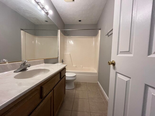 Building Photo - 404 Bradford Colony Dr