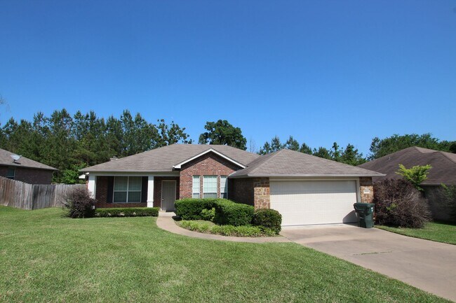 Building Photo - Coming Soon! 3 Bedroom 2 Bathroom Home in ...