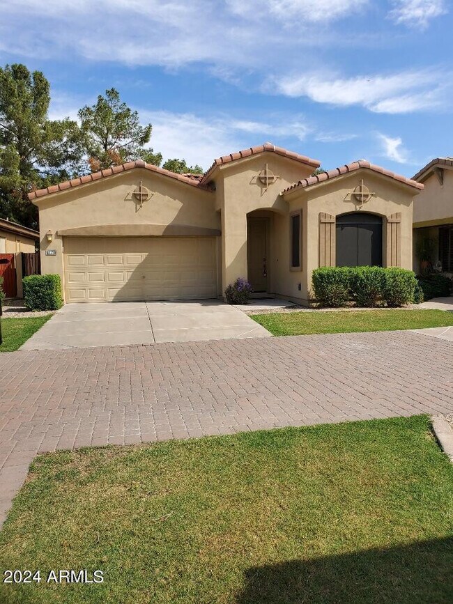 Building Photo - 1864 W Olive Way