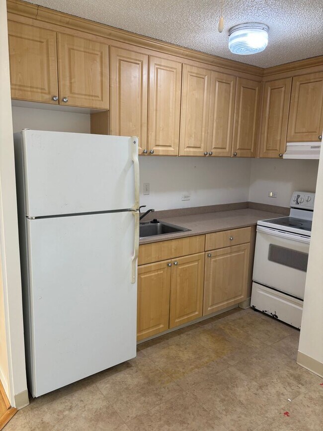 Foto del edificio - Available Now: 2 Bedroom, 1.5 bath Condo w...
