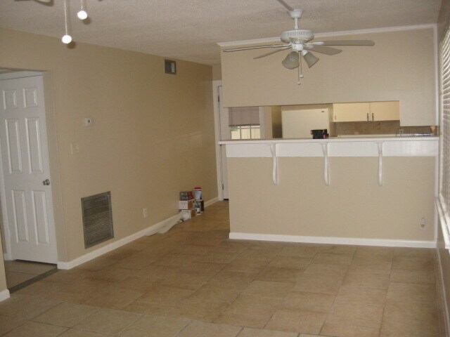 Building Photo - 909 3rd St