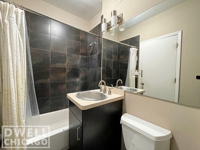 Foto del edificio - 1330 N Artesian Ave