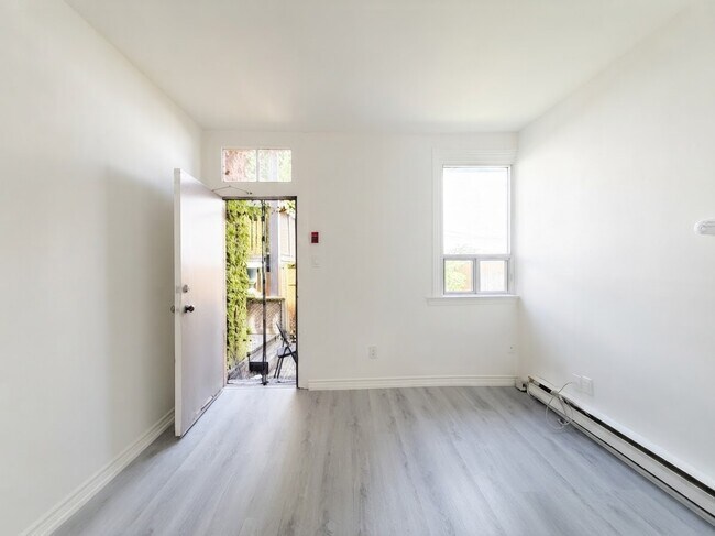 Building Photo - 181 Gerrard St E