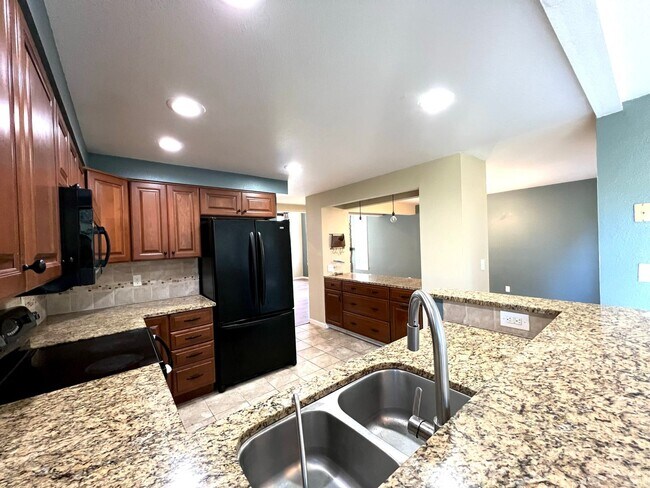 Foto del edificio - Charming 3-Bed, 3-Bath Home with Bonus Roo...