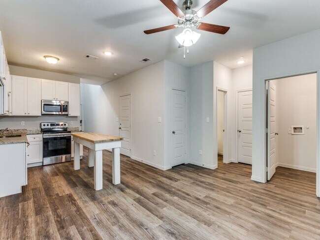 Foto del edificio - 3316 Brambleton Hill Pl