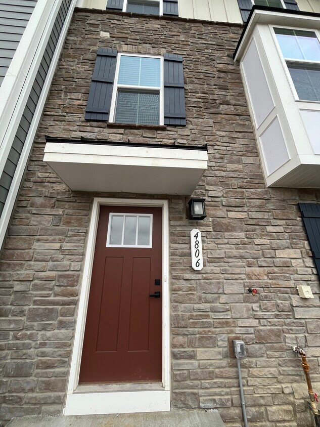 Primary Photo - 4806 Spruce Rd