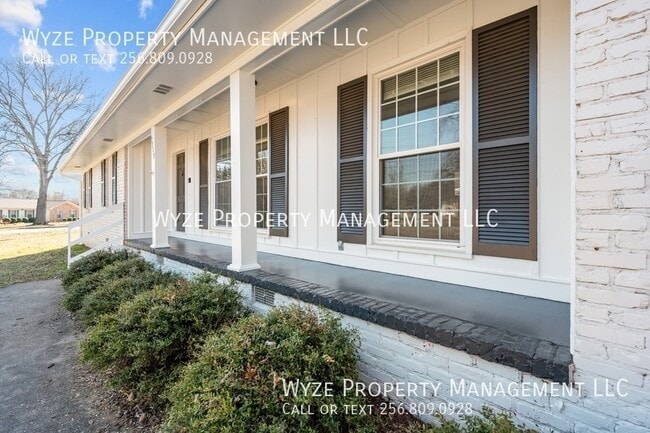 Building Photo - 2209 Rothmore Dr SW