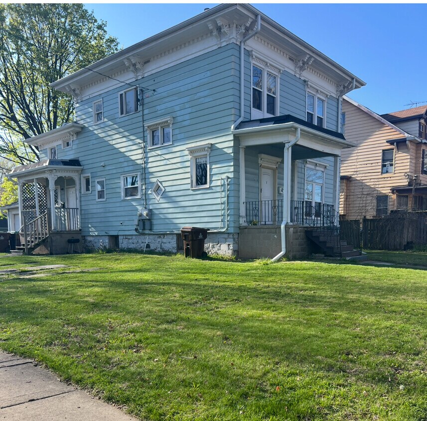 Foto principal - 610 S Superior St