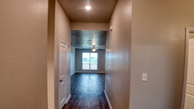 Foto del edificio - Spacious Single-Family Home Available Now!