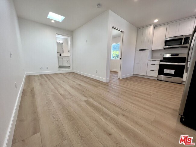 Foto del edificio - 8217 Barnsley Ave