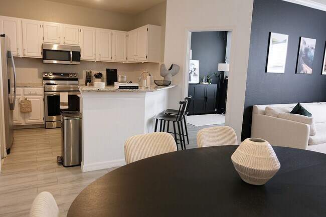 Dining Area - 2923 Shadow View Cir