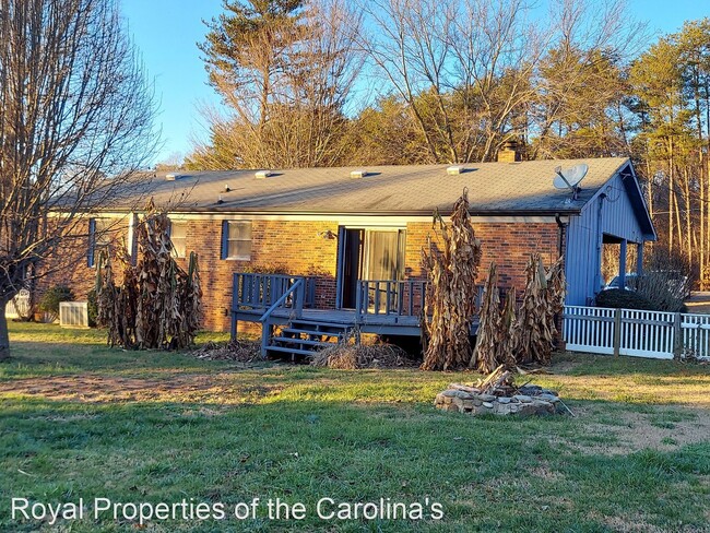 Building Photo - 3 br, 1 bath House - 168 Polly Dr