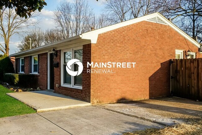 Building Photo - 3 Bedroom Pet-Friendly Home in Louisville, KY with Main Street Renewal